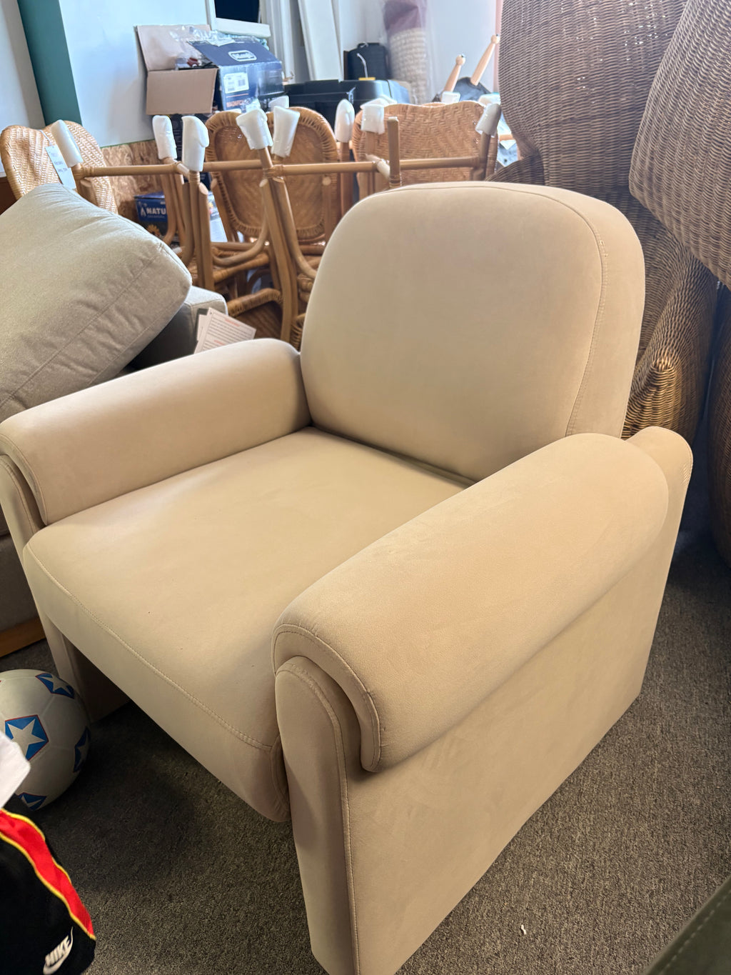 Accent chair